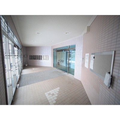 広々としたエントランスホール