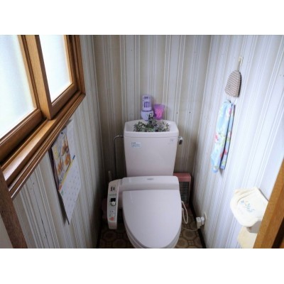 玄関横のトイレスペース