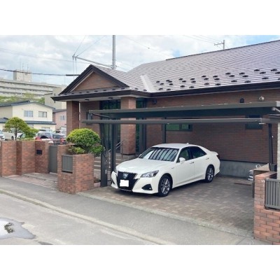 車庫側外観。電動オーバースライダ-完備!