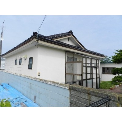 玄関には風除室があります