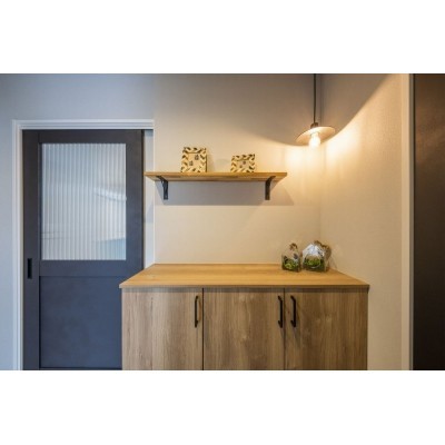 リビング横和洋室建具をキッチンより見渡す