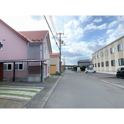 周辺は公園もすぐそばの閑静な住宅街となっております