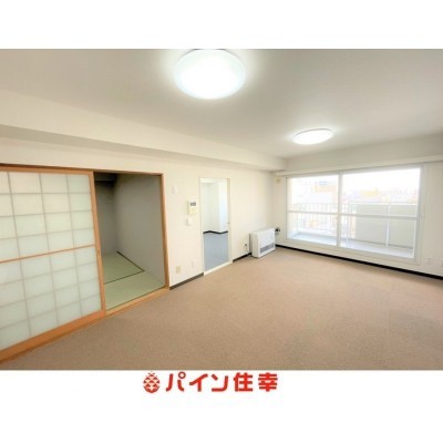 リビング(床、壁、天井 リフォーム済)