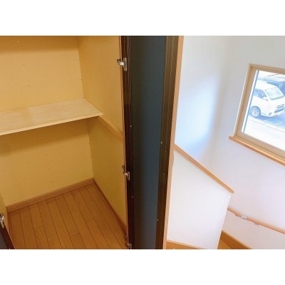 2階から降りる階段の手前にあるので、1階に降りずに収納できます