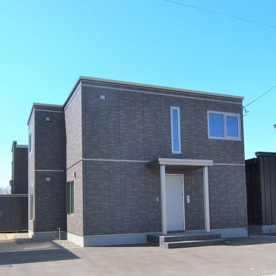 人気のエリア東開町!築浅・未入居