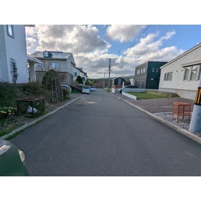 前面道路です。北西側を向いてます。