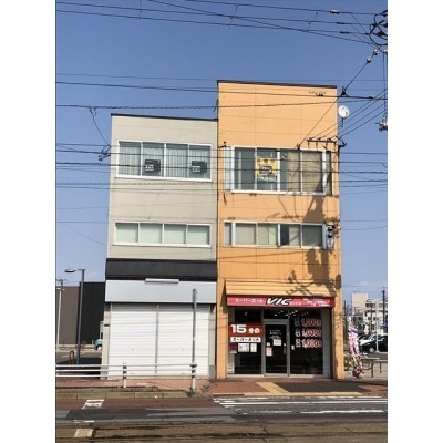外観(左側建物)・マクドナルド函館松風店隣接