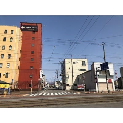 電車道路からも目立ちます。