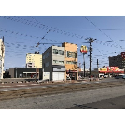 マクドナルド函館松風店が見えます。