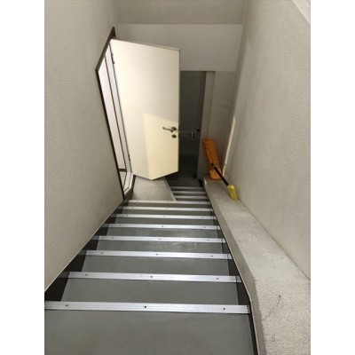 階段(2階から1階)