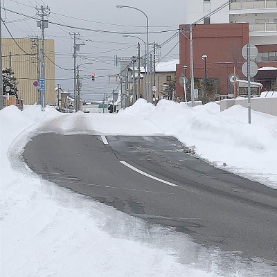 湯川支所の通り