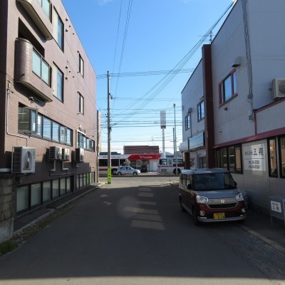 前面道路南西方向です。