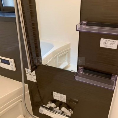 小窓と追い炊き機能付き
