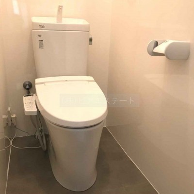 新品トイレとウオシュレット