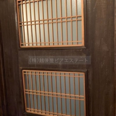 リビングの扉に格子細工