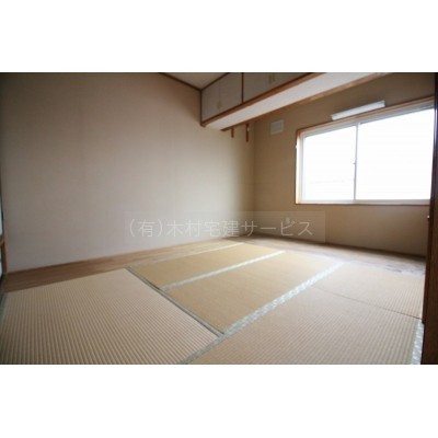 2階 和室4.5帖と板の間1.5帖
