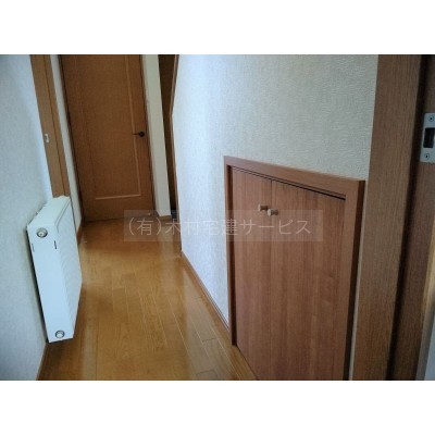 階段下に新たに収納を造作しました!