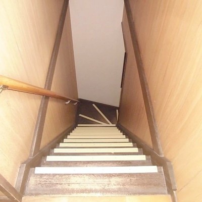 階段2階から1階