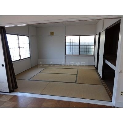 幕西アパート2F 和室(空室)