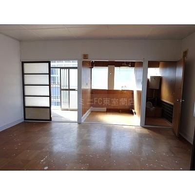 幕西アパート2F 居間(空室)