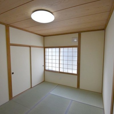 6畳和室の畳は張り替えています。