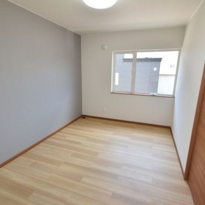 6畳洋室にはアクセントクロスを使用しています。