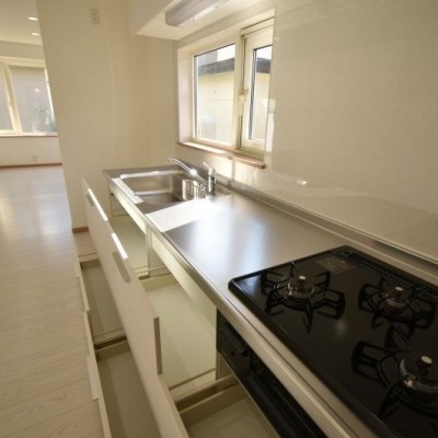 システムキッチン新品交換済み。都市ガスコンロです。