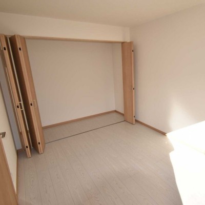 2階6帖の洋室はどちらも南東向きです。