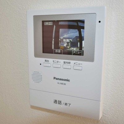 2階6帖の洋室、全室収納あります。