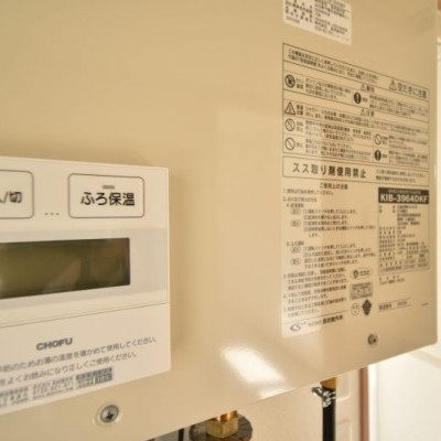 給湯は灯油ボイラーです。もちろん新品交換済みです。