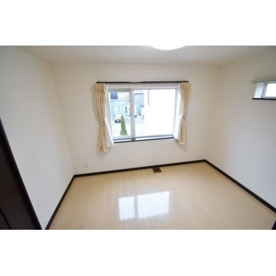 6帖洋室 クロス・床が白を基調とした、明るいお部屋です