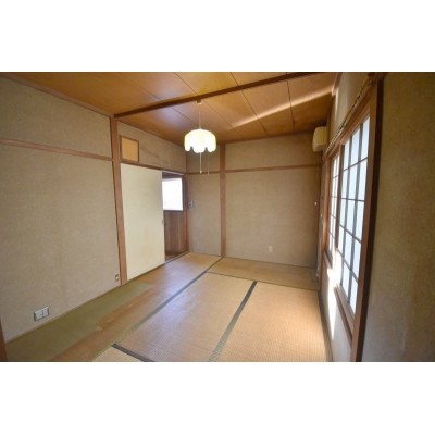 2階6帖和室の別角度写真です。