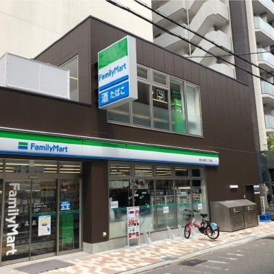 東側正面
