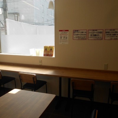イートイン南側カウンター