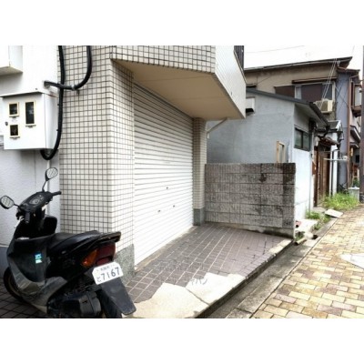 1階下にあるシャッターです
