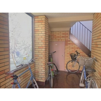 落ち着いた雰囲気のエントランスです