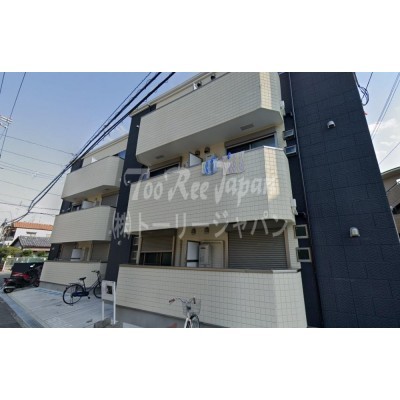 角地に面した明るく開放的な外観