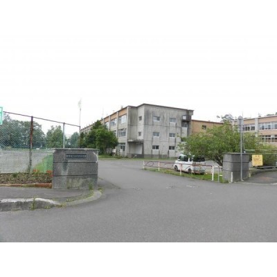 室蘭市立知利別小学校迄約650m、徒歩9分です。さらに桜蘭中