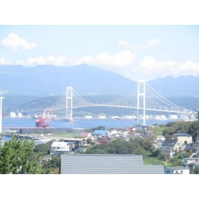 【リフォーム後】住宅の玄関から南東側に絵鞆2丁目公園が見えま