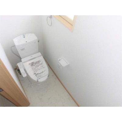 【リフォーム後】トイレです。TOTO製の温水洗浄便座に新品交