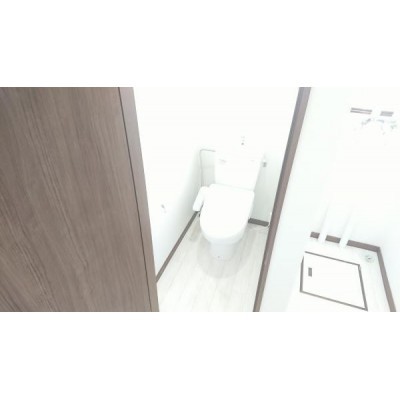 【リフォーム済写真】トイレはTOTO製の温水洗浄機能付きに新