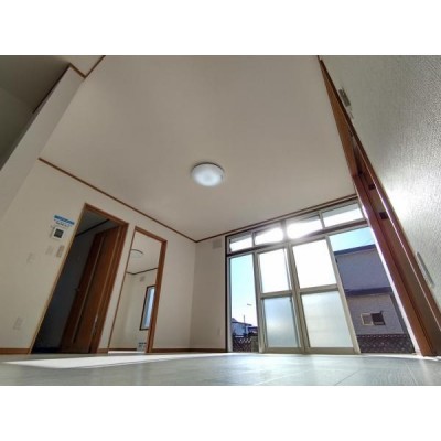【リフォーム済】LDKは20帖です。クッションフロアやクロス