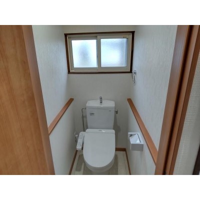 【リフォーム済】トイレはTOTO製の温水洗浄機能付きに新品交