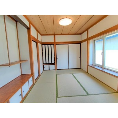 【リフォーム済】1階東側の和室6畳です。畳は表替えを行いまし