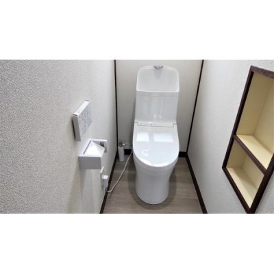 【リフォーム済写真】トイレはTOTO製の温水洗浄機能付きに新