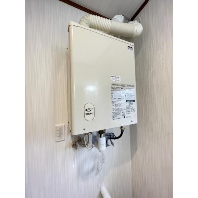 給湯ボイラーは新品の壁掛け式給湯ボイラーに交換しました。追い