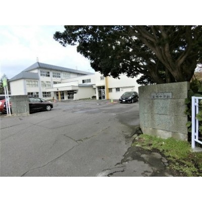 室蘭市立東明中学校まで398m