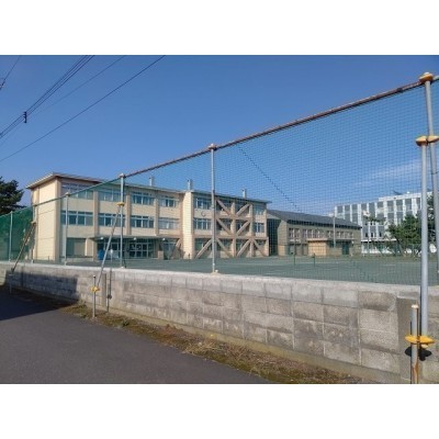 登別市立鷲別中学校まで832m