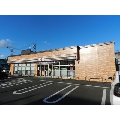 セブンイレブン 登別市役所前店まで627m