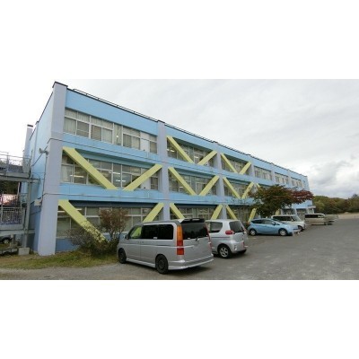 登別市立青葉小学校まで999m